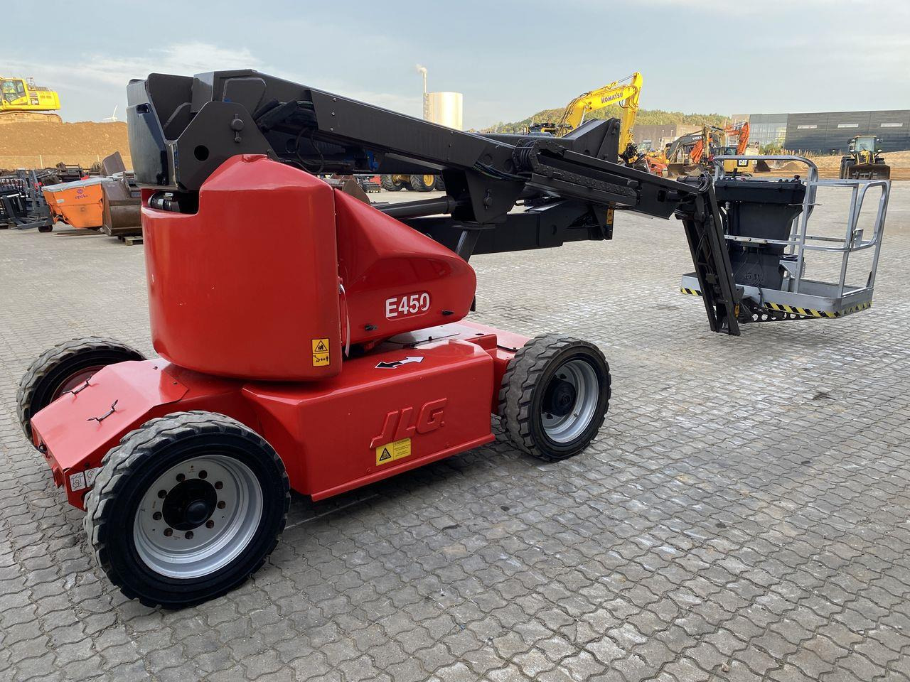 JLG E450AJ - Nacelle articulée: photos 4 JLG E450AJ - Nacelle articulée: photos 4