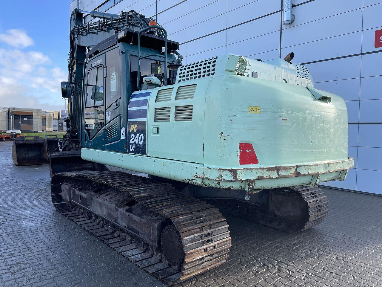 Komatsu PC240LCD-11 - Pelle sur chenille: photos 2 Komatsu PC240LCD-11 - Pelle sur chenille: photos 2