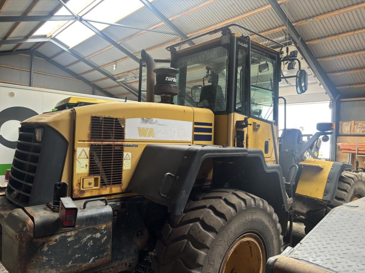 Komatsu WA250PZ-5 - Chargeuse sur pneus: photos 2 Komatsu WA250PZ-5 - Chargeuse sur pneus: photos 2