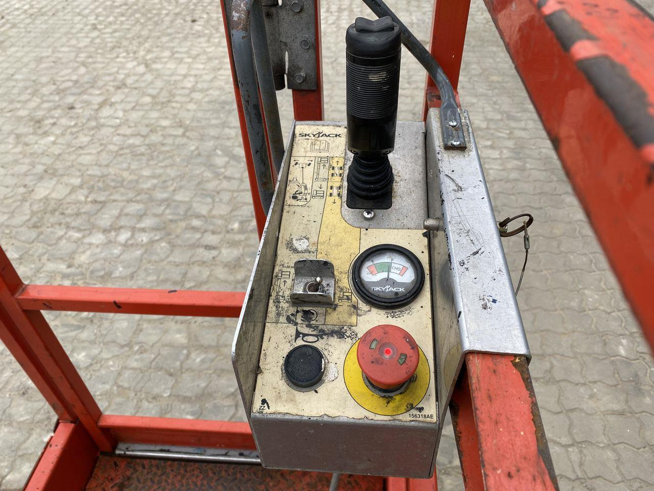 Skyjack SJ16 - Nacelle à mât vertical: photos 3 Skyjack SJ16 - Nacelle à mât vertical: photos 3