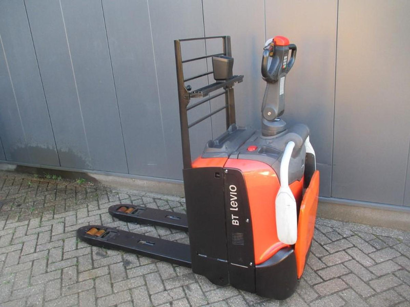 Toyota LPE200 - Transpalette: photos 3 Toyota LPE200 - Transpalette: photos 3