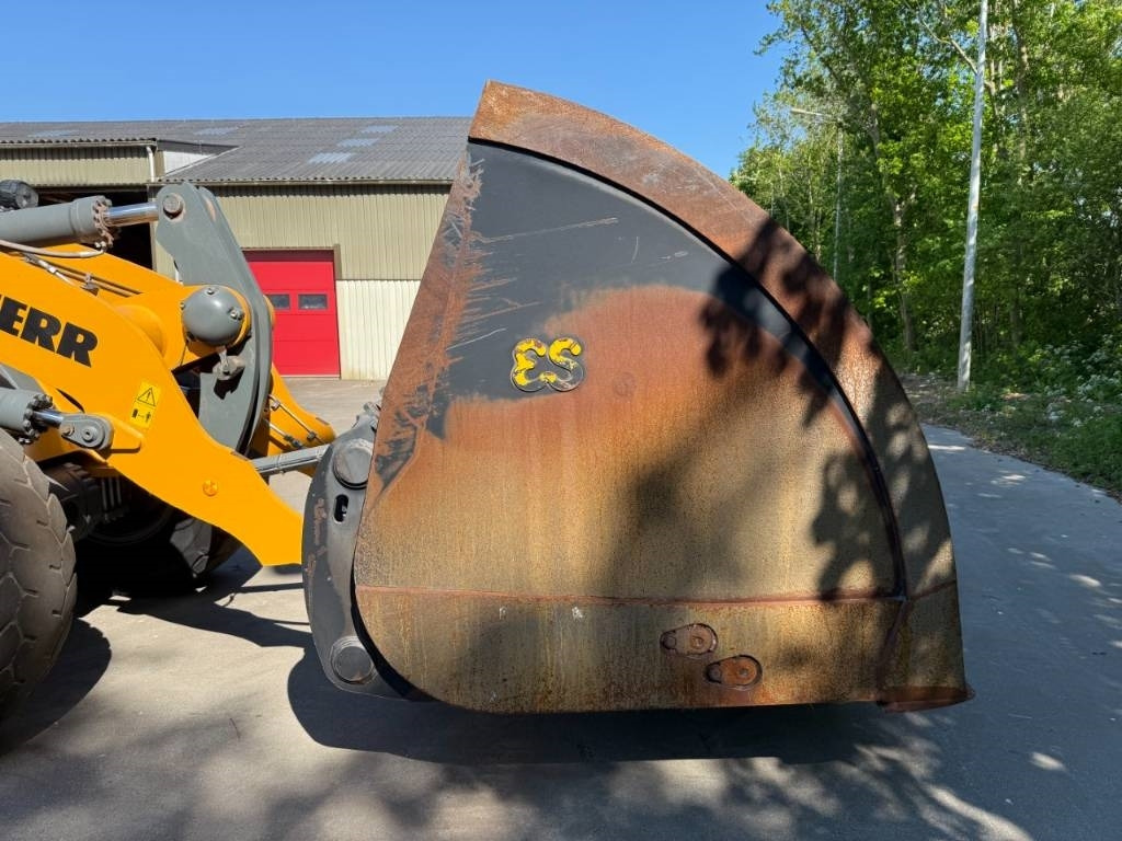 Eurosteel Hoogkiepbak - Godet pour Engins de chantier: photos 4 Eurosteel Hoogkiepbak - Godet pour Engins de chantier: photos 4