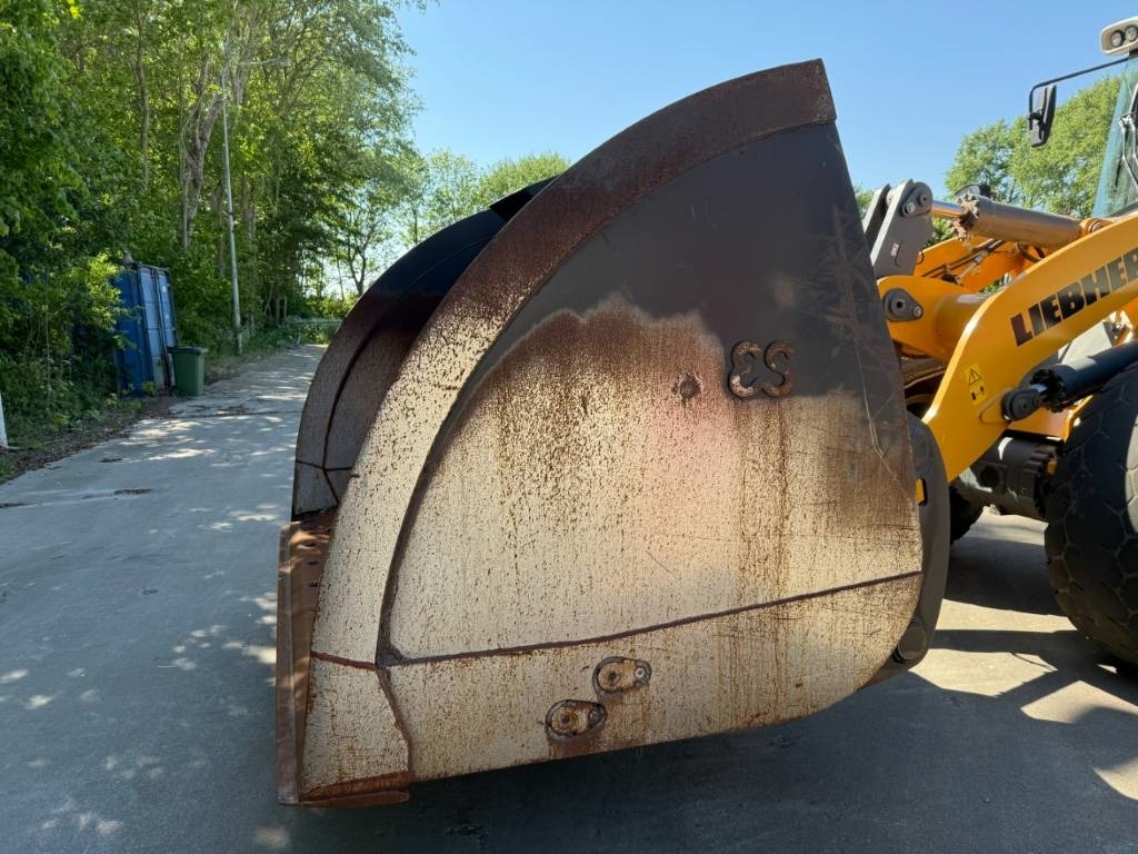 Eurosteel Hoogkiepbak - Godet pour Engins de chantier: photos 3 Eurosteel Hoogkiepbak - Godet pour Engins de chantier: photos 3