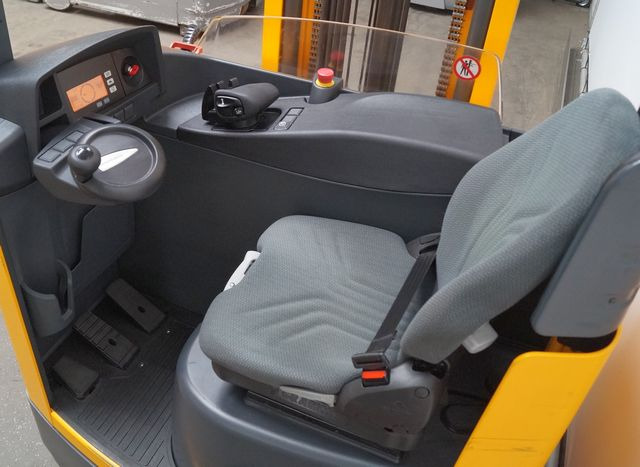 Jungheinrich ETV214 - Chariot à mât rétractable: photos 3 Jungheinrich ETV214 - Chariot à mât rétractable: photos 3