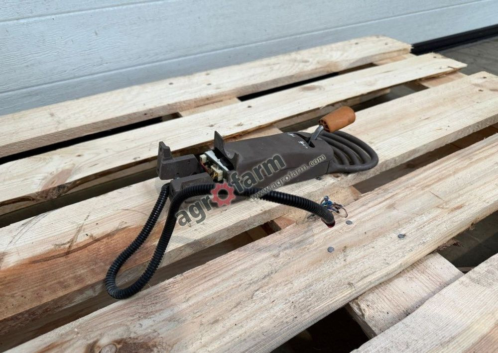 Przełącznik rewersu, John Deere 6155M - Système électrique: photos 2 Przełącznik rewersu, John Deere 6155M - Système électrique: photos 2