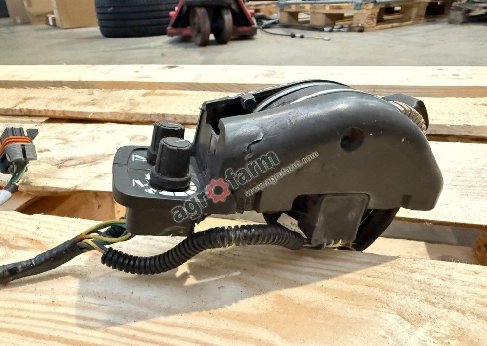 Sterownik EHR John deere 6155M - Système électrique: photos 2 Sterownik EHR John deere 6155M - Système électrique: photos 2