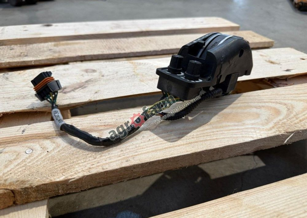 Sterownik EHR John deere 6155M - Système électrique: photos 3 Sterownik EHR John deere 6155M - Système électrique: photos 3