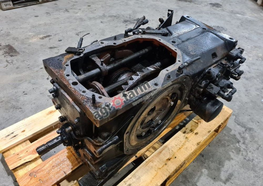 Tylny most Massey Ferguson 6130 851B1 - Boîte de vitesse: photos 3 Tylny most Massey Ferguson 6130 851B1 - Boîte de vitesse: photos 3