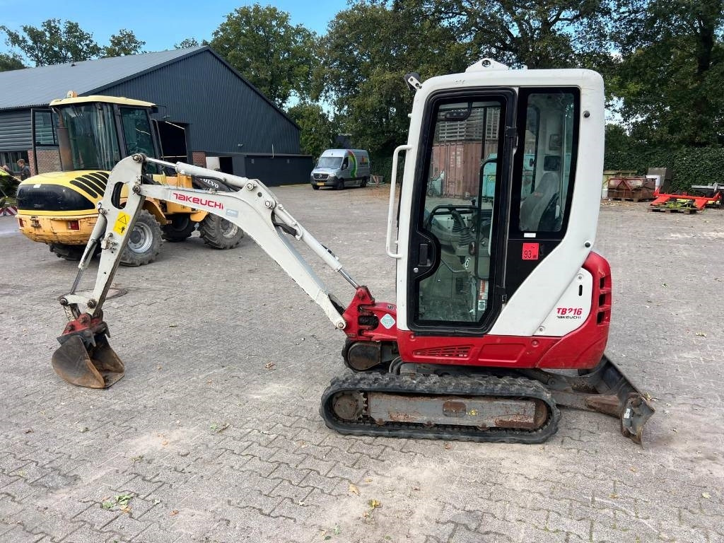 Takeuchi TB 216 - Mini pelle: photos 2 Takeuchi TB 216 - Mini pelle: photos 2