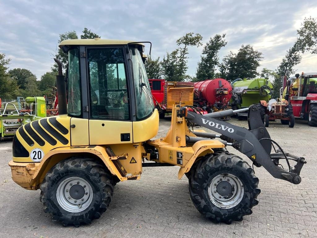 Chargeuse sur pneus Volvo L 30 B: photos 1