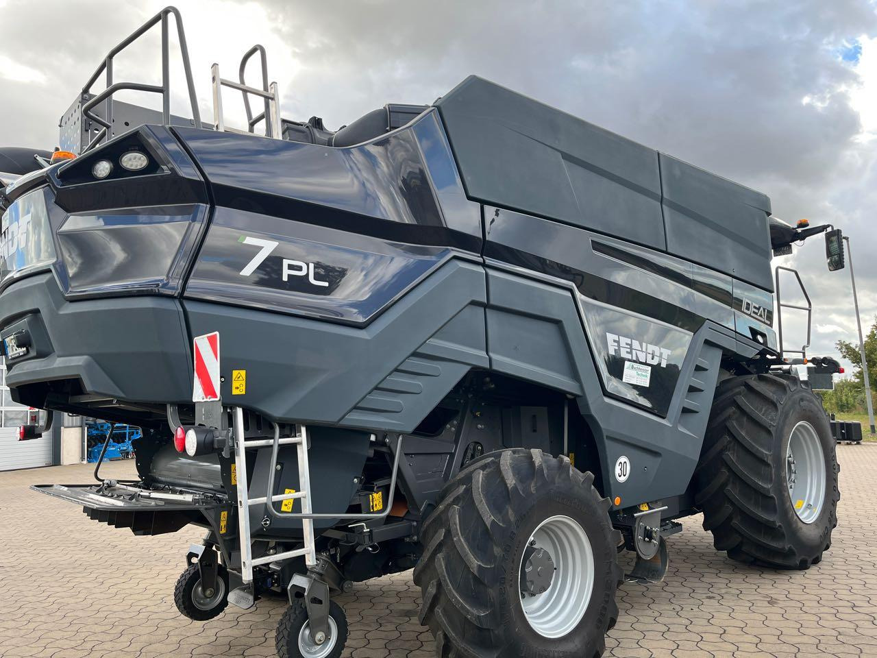 Fendt Ideal 7 ParaLevel Gen3 - Moissonneuse-batteuse: photos 2 Fendt Ideal 7 ParaLevel Gen3 - Moissonneuse-batteuse: photos 2