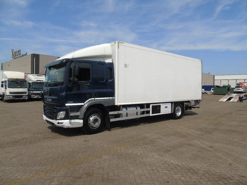DAF CF 220 + CARRIER + EURO 6 + LIFT - Camion frigorifique: photos 2 DAF CF 220 + CARRIER + EURO 6 + LIFT - Camion frigorifique: photos 2