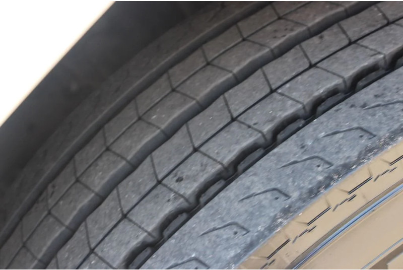 Camion frigorifique Iveco Stralis 310 + 6X2 EURO 5 + CARRIER + LIFT: photos 18 Camion frigorifique Iveco Stralis 310 + 6X2 EURO 5 + CARRIER + LIFT: photos 18