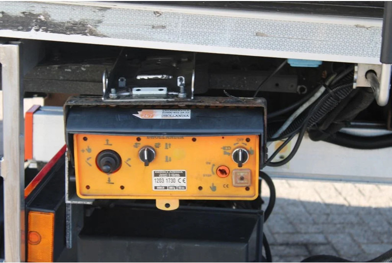 Camion frigorifique Iveco Stralis 310 + 6X2 EURO 5 + CARRIER + LIFT: photos 10 Camion frigorifique Iveco Stralis 310 + 6X2 EURO 5 + CARRIER + LIFT: photos 10