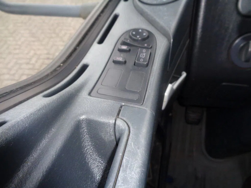 Camion fourgon MAN TGL 8.180 TGL 8.180 + MANUAL + Lift: photos 13 Camion fourgon MAN TGL 8.180 TGL 8.180 + MANUAL + Lift: photos 13