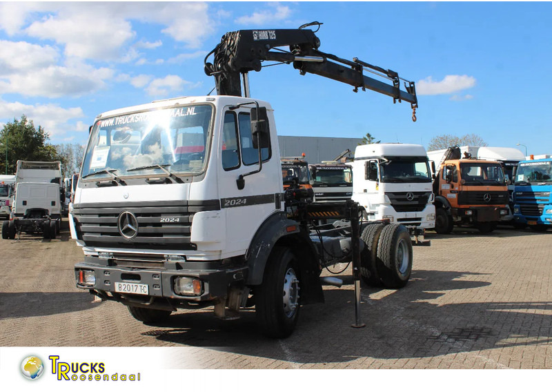 Mercedes-Benz SK 2024 + HIAB 125 + MANUAL - Camion grue: photos 1 Mercedes-Benz SK 2024 + HIAB 125 + MANUAL - Camion grue: photos 1