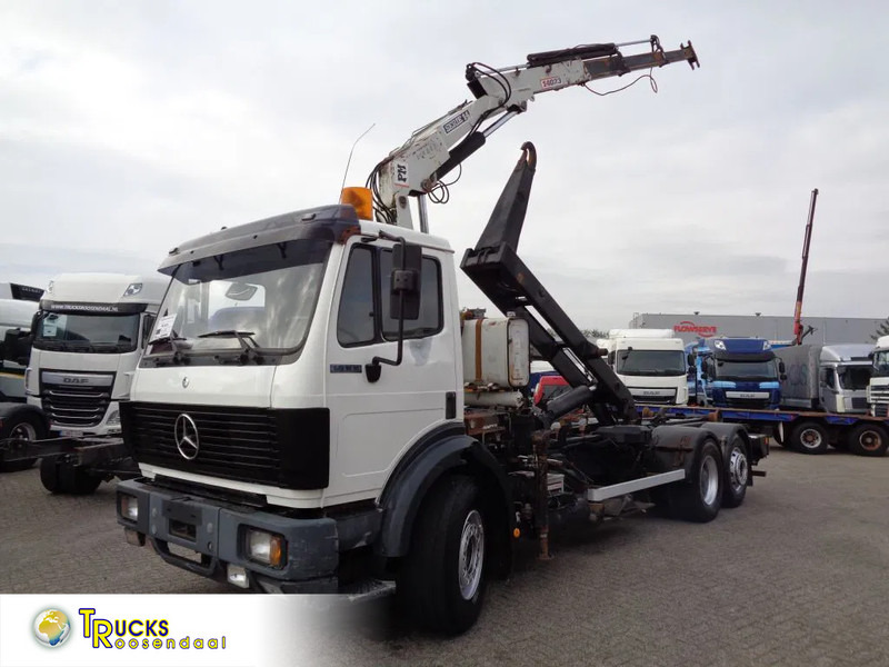 Mercedes-Benz SK 2433 SK 2433 + Semi-Auto + PTO + PM Serie 14 Crane + 3 pedals - Camion grue: photos 1 Mercedes-Benz SK 2433 SK 2433 + Semi-Auto + PTO + PM Serie 14 Crane + 3 pedals - Camion grue: photos 1