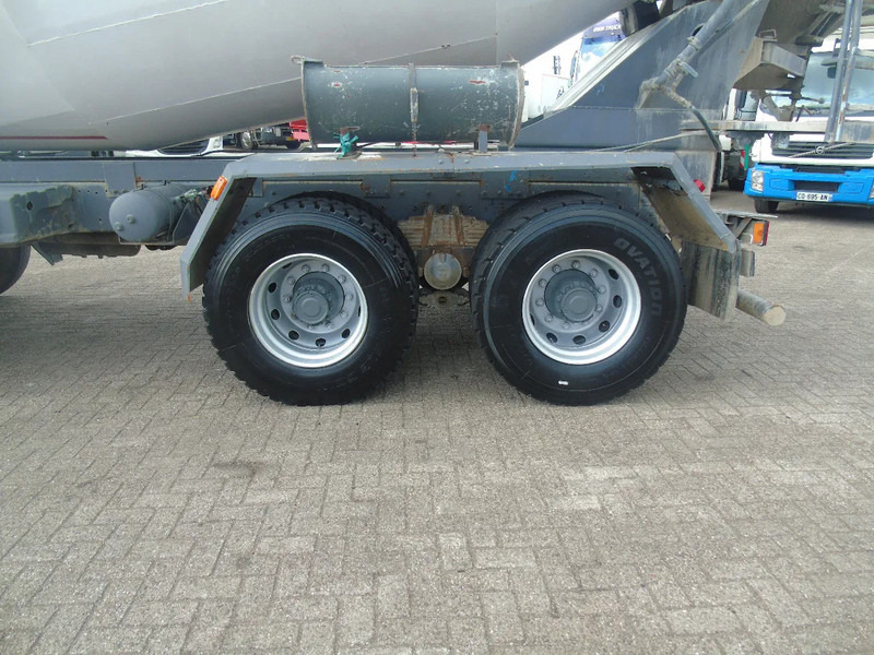 Camion malaxeur Renault Kerax 420 + 8x4 + manual + spring + 10m3: photos 7