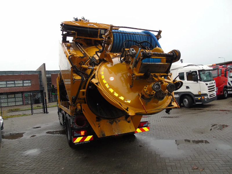 Scania P 360 + COMBI VACUUM WIEDEMANN + 6X4 - Camion hydrocureur: photos 4 Scania P 360 + COMBI VACUUM WIEDEMANN + 6X4 - Camion hydrocureur: photos 4