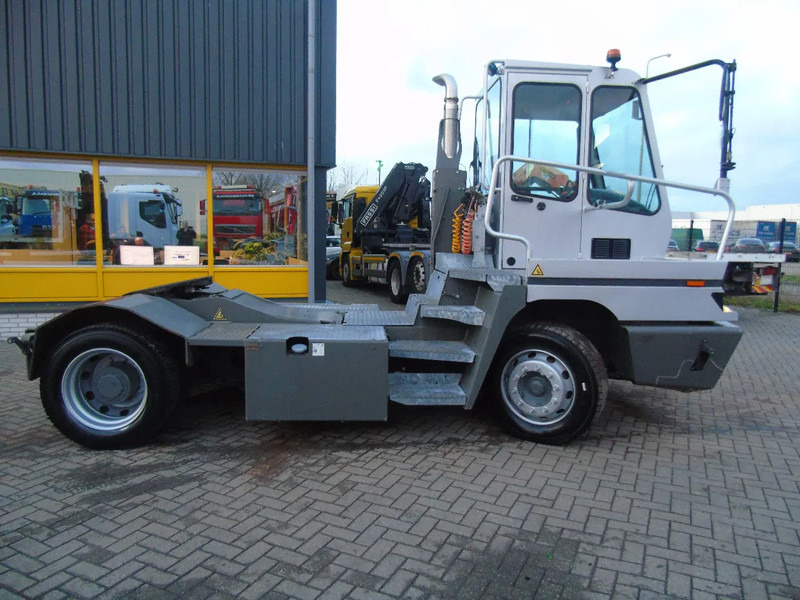 Terberg YT 182 fully funtion + perfect - Tracteur portuaire: photos 2 Terberg YT 182 fully funtion + perfect - Tracteur portuaire: photos 2