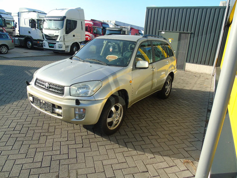 Toyota RAV4 + 4X4 + AUTOMAT + PETROL - SUV: photos 2 Toyota RAV4 + 4X4 + AUTOMAT + PETROL - SUV: photos 2