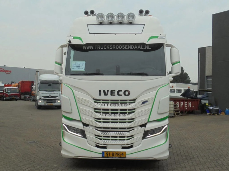 Iveco S-WAY 460+ Euro 6 + LNG + CNG + Retarder - Tracteur routier: photos 2 Iveco S-WAY 460+ Euro 6 + LNG + CNG + Retarder - Tracteur routier: photos 2