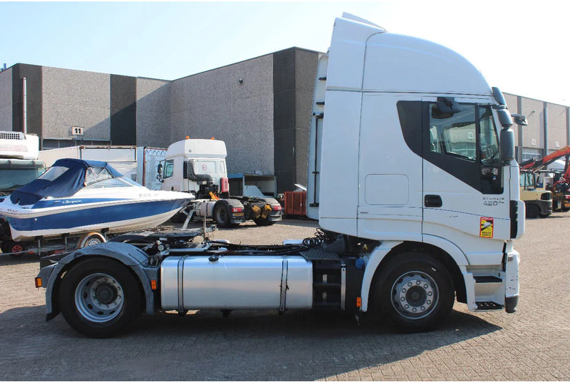 Iveco Stralis 420 + EURO 6 - Tracteur routier: photos 4 Iveco Stralis 420 + EURO 6 - Tracteur routier: photos 4