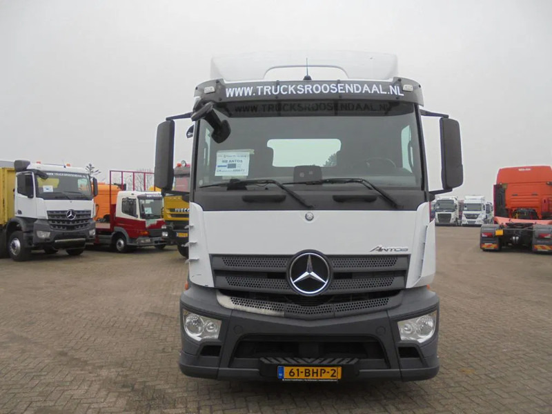 Mercedes-Benz Antos 1933 + Euro 6 - Tracteur routier: photos 2 Mercedes-Benz Antos 1933 + Euro 6 - Tracteur routier: photos 2