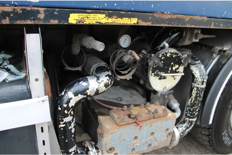 Volvo FM 12.340 + ADR + stokota 14.000L + manual - Camion hydrocureur: photos 5 Volvo FM 12.340 + ADR + stokota 14.000L + manual - Camion hydrocureur: photos 5