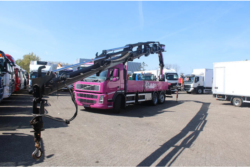 Volvo FM 370 + PALFINGER 23002 /6EXT + REMOTE + 6X2 STEERING - Camion grue: photos 3 Volvo FM 370 + PALFINGER 23002 /6EXT + REMOTE + 6X2 STEERING - Camion grue: photos 3