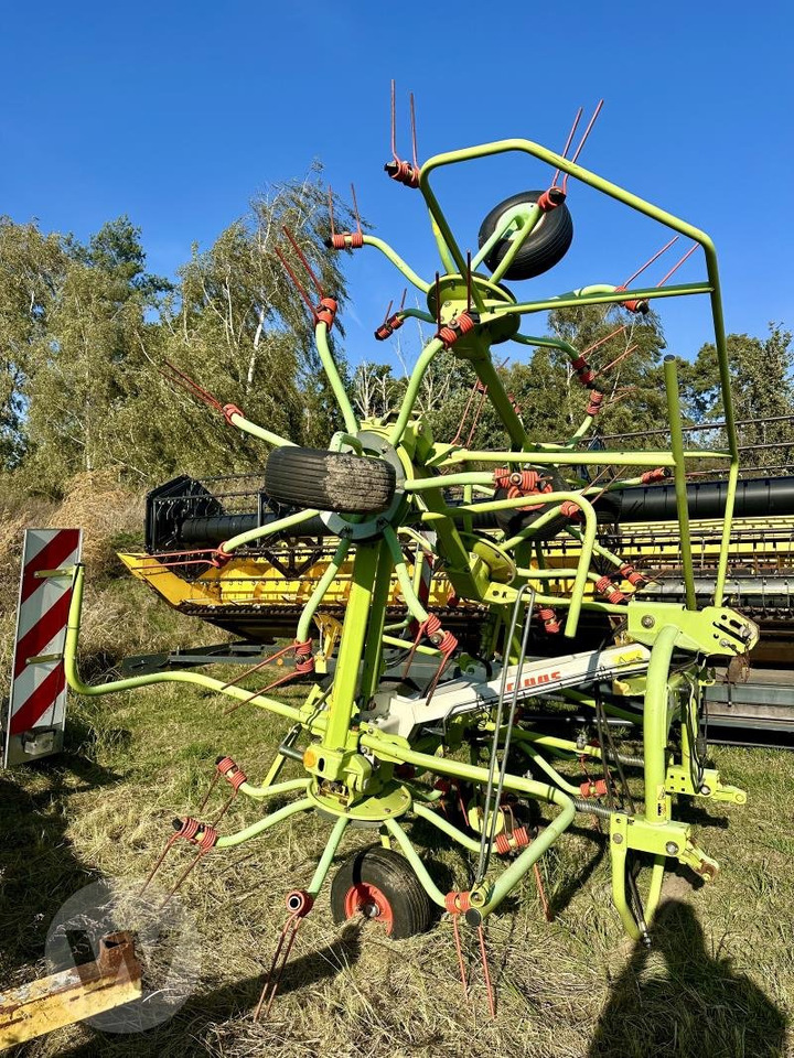 CLAAS Volto 770 - Faneuse: photos 1 CLAAS Volto 770 - Faneuse: photos 1