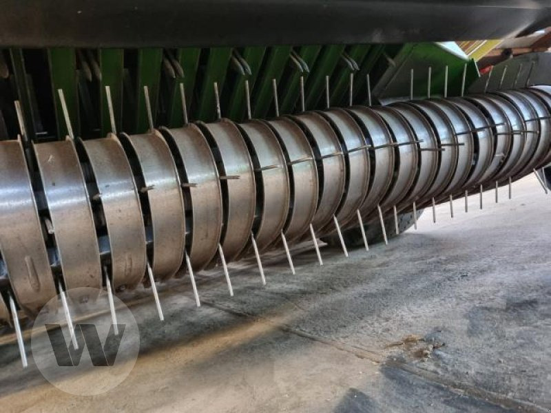 Krone Big Pack 120-80 - Presse à balles cubiques: photos 3 Krone Big Pack 120-80 - Presse à balles cubiques: photos 3