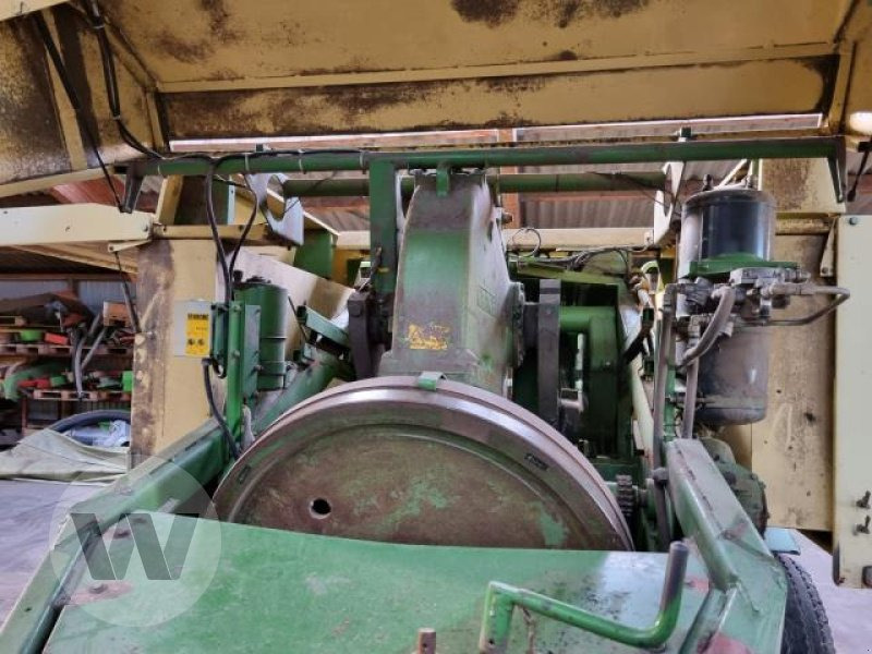 Krone Big Pack 120-80 - Presse à balles cubiques: photos 5 Krone Big Pack 120-80 - Presse à balles cubiques: photos 5