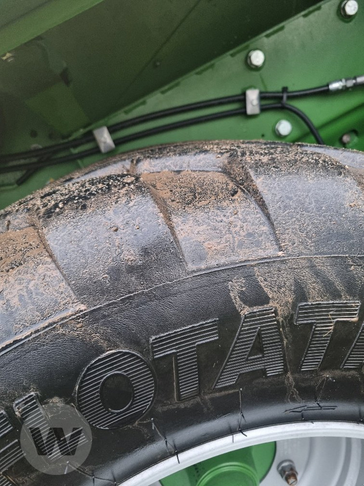 Presse à balles rondes Krone Comprima CV 150 XC: photos 6