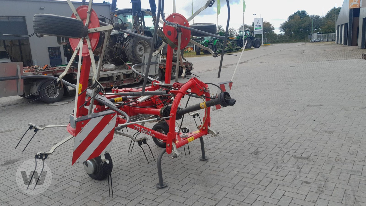 Massey Ferguson TD 524 DN - Faneuse: photos 1 Massey Ferguson TD 524 DN - Faneuse: photos 1