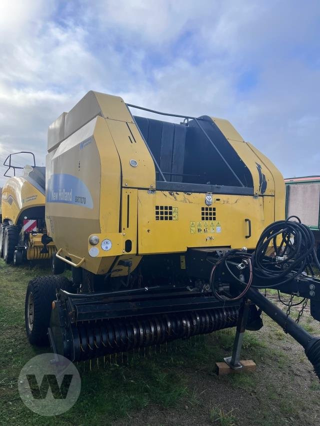 New Holland BR 7070 - Presse à balles rondes: photos 2 New Holland BR 7070 - Presse à balles rondes: photos 2