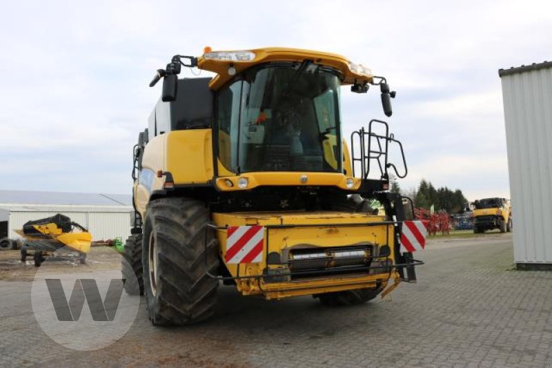 New Holland CR 9090 - Moissonneuse-batteuse: photos 4 New Holland CR 9090 - Moissonneuse-batteuse: photos 4