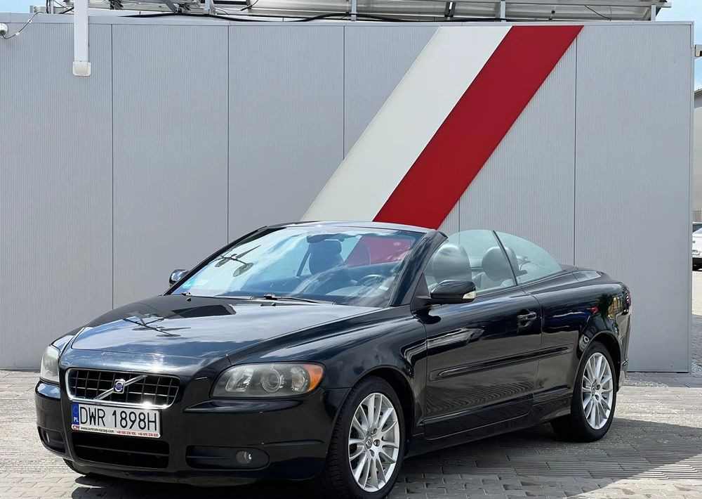 Volvo C70 2.4 Momentum - Voiture: photos 1 Volvo C70 2.4 Momentum - Voiture: photos 1