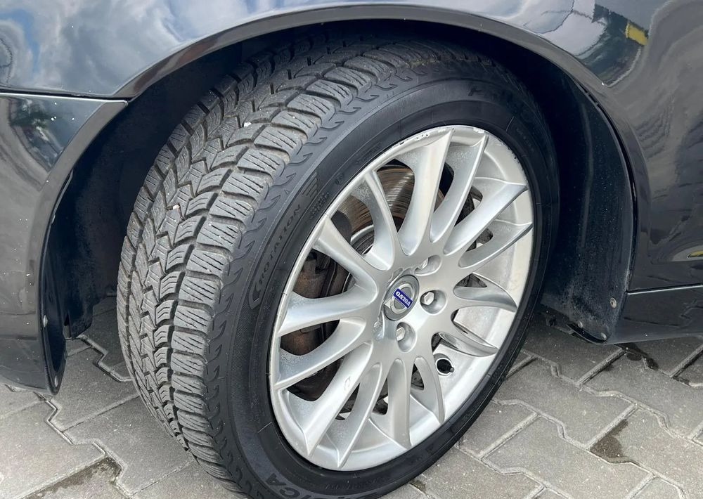 Volvo C70 2.4 Momentum - Voiture: photos 2 Volvo C70 2.4 Momentum - Voiture: photos 2