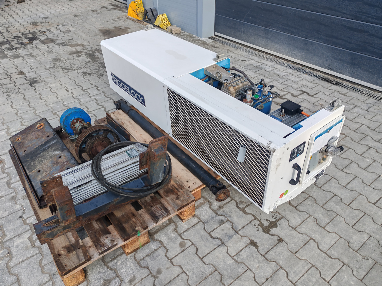 FRIGOBLOCK FK13 / G24 V03K516 / DP132-150/4 / COMPLETE SET - Système de refroidissement: photos 4 FRIGOBLOCK FK13 / G24 V03K516 / DP132-150/4 / COMPLETE SET - Système de refroidissement: photos 4