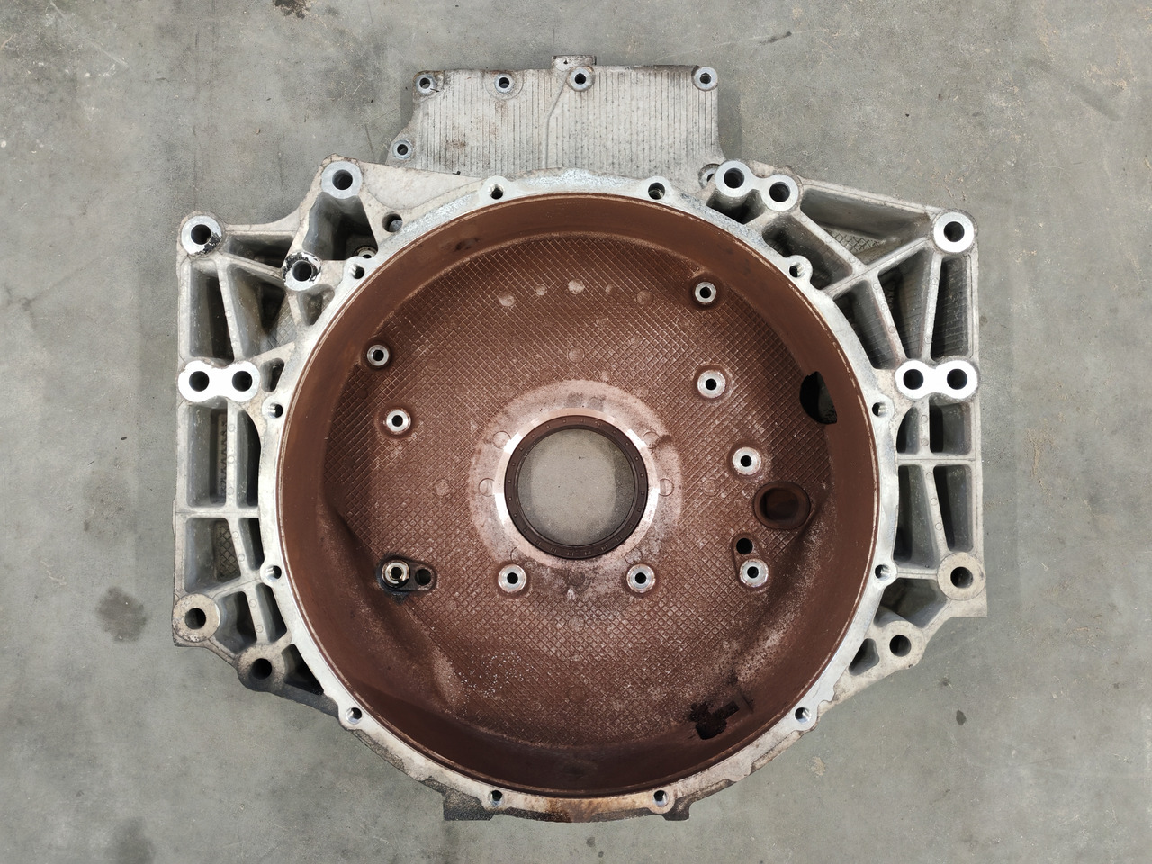 MAN TGS TGX EURO6 / D2676LF / FLYWHEEL HOUSING / 51014013297 - Volant moteur: photos 2 MAN TGS TGX EURO6 / D2676LF / FLYWHEEL HOUSING / 51014013297 - Volant moteur: photos 2