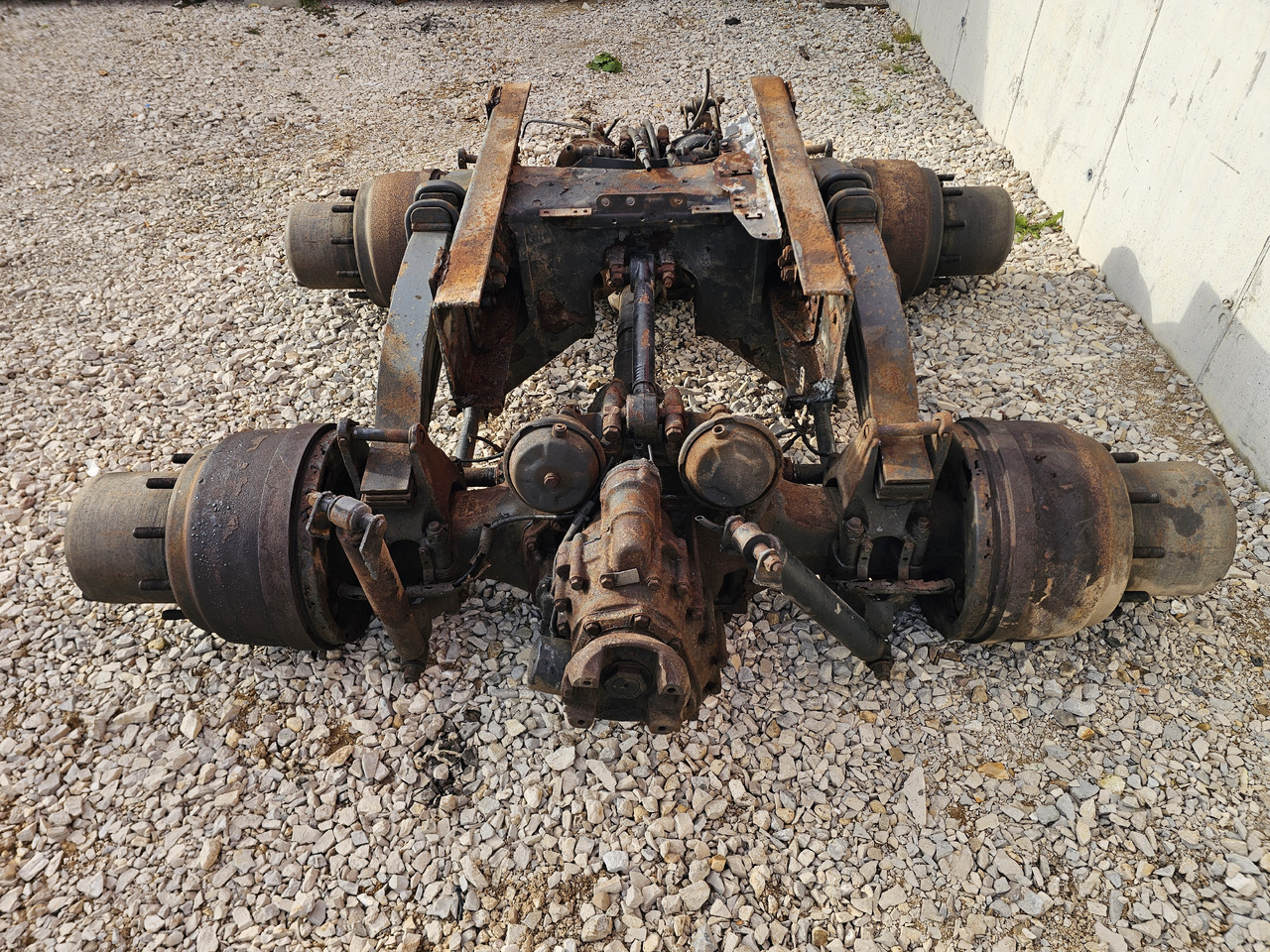 Essieu arrière SCANIA COMPLETE REAR AXLES SET / RBP735 / RATIO= 3,93 / 6x4 6x6 8x4 8x6: photos 6 Essieu arrière SCANIA COMPLETE REAR AXLES SET / RBP735 / RATIO= 3,93 / 6x4 6x6 8x4 8x6: photos 6