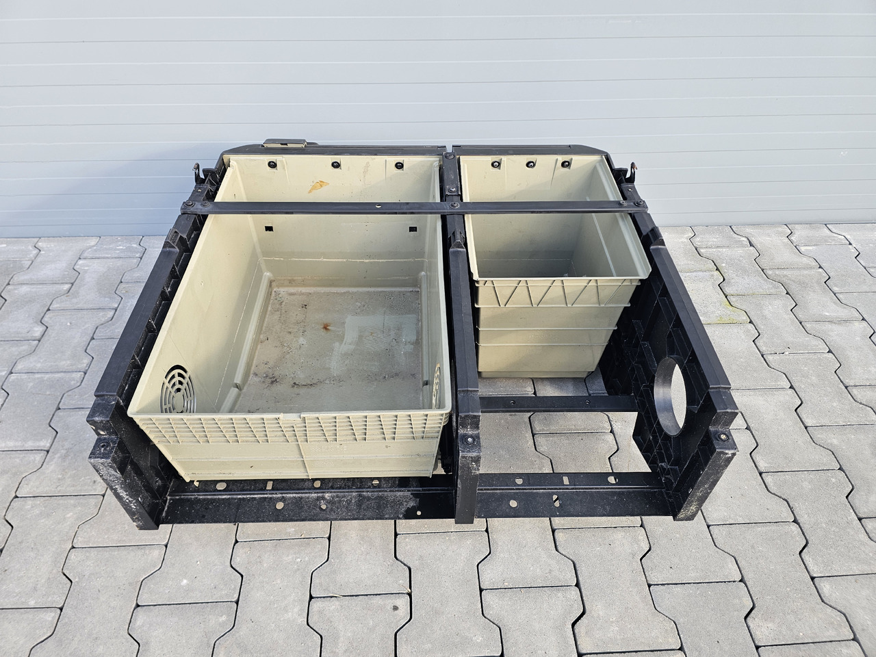 VOLVO FH4 / CABIN UNDERBED STORAGE / 23538347 23538293 - Cabine et intérieur: photos 5 VOLVO FH4 / CABIN UNDERBED STORAGE / 23538347 23538293 - Cabine et intérieur: photos 5