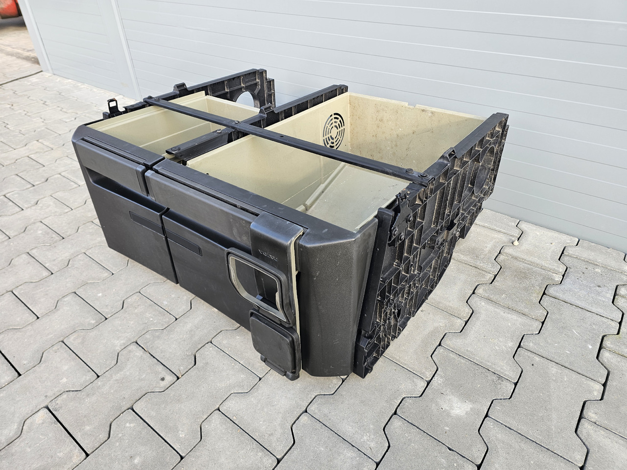 VOLVO FH4 / CABIN UNDERBED STORAGE / 23538347 23538293 - Cabine et intérieur: photos 4 VOLVO FH4 / CABIN UNDERBED STORAGE / 23538347 23538293 - Cabine et intérieur: photos 4