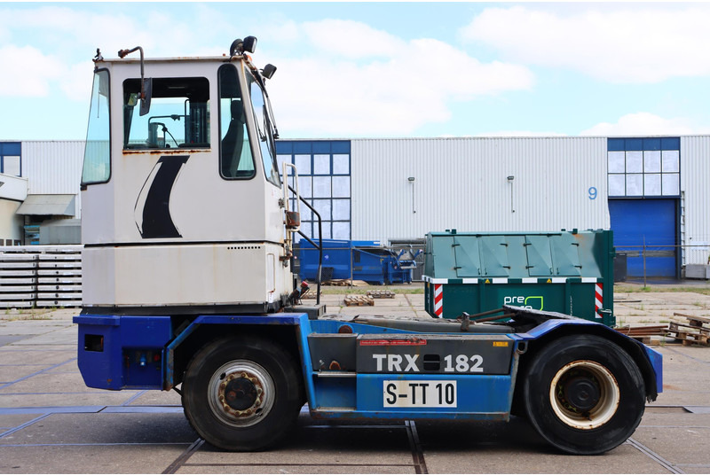 Kalmar TRX182A - Tracteur portuaire: photos 4 Kalmar TRX182A - Tracteur portuaire: photos 4