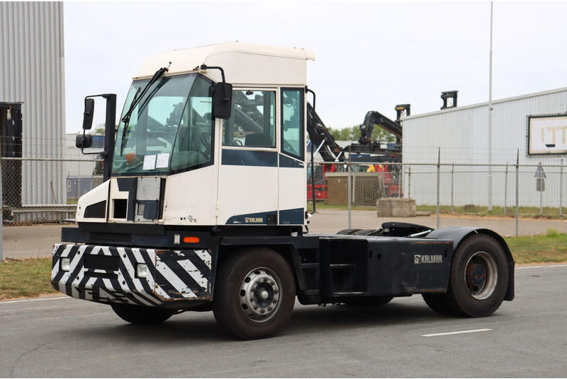 Kalmar TT612D - Tracteur portuaire: photos 4 Kalmar TT612D - Tracteur portuaire: photos 4