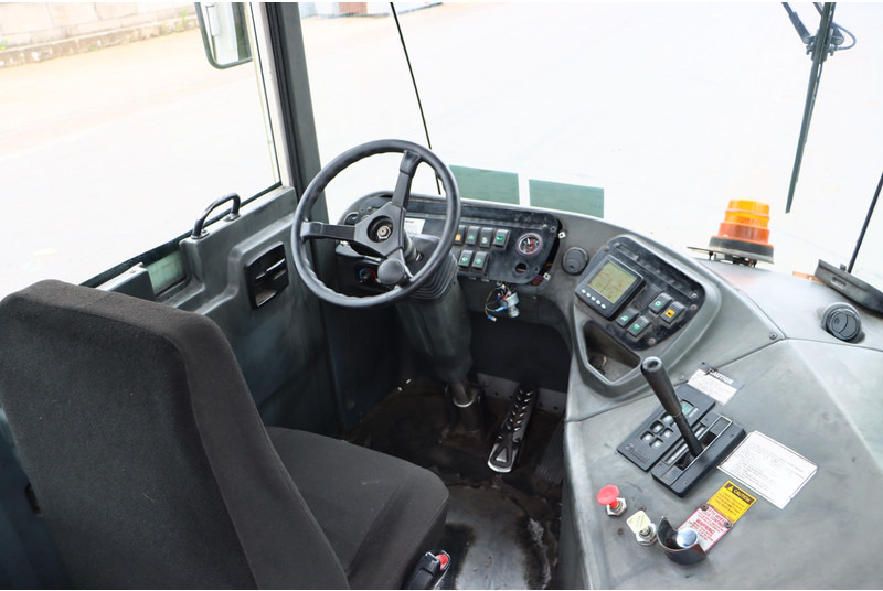 Kalmar TT612D - Tracteur portuaire: photos 2 Kalmar TT612D - Tracteur portuaire: photos 2