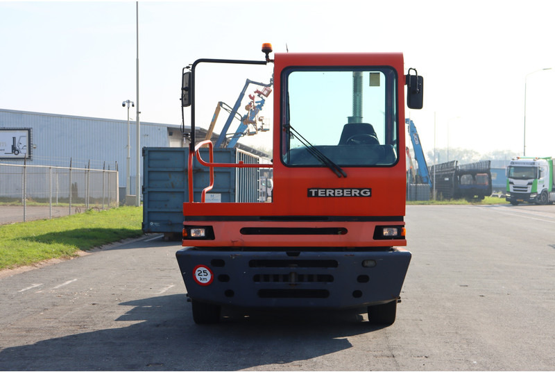 Terberg YT182 - Tracteur portuaire: photos 3 Terberg YT182 - Tracteur portuaire: photos 3