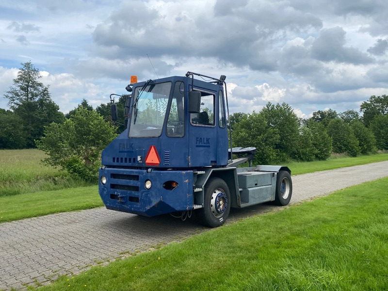 Sisu E TRX 182 | HYDROLIC | CENTRAL LUBRIGATION | NO RUST !!! - Tracteur portuaire: photos 1 Sisu E TRX 182 | HYDROLIC | CENTRAL LUBRIGATION | NO RUST !!! - Tracteur portuaire: photos 1
