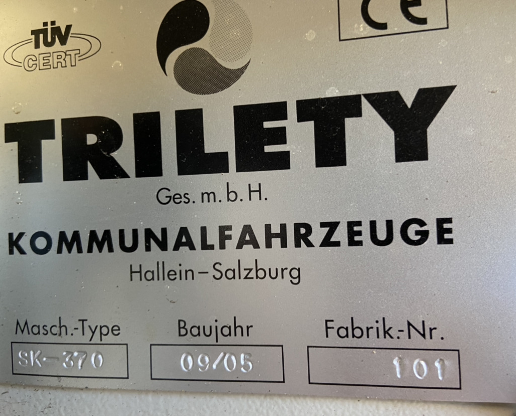 Balayeuse de voirie Unimog Aufbaukehrmaschine Trilety SK-370: photos 12 Balayeuse de voirie Unimog Aufbaukehrmaschine Trilety SK-370: photos 12